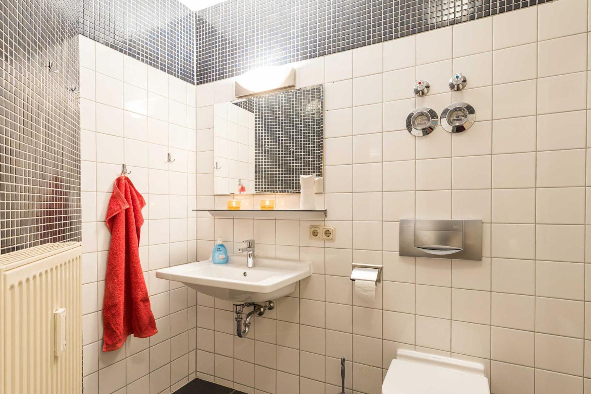Apartment 4 *